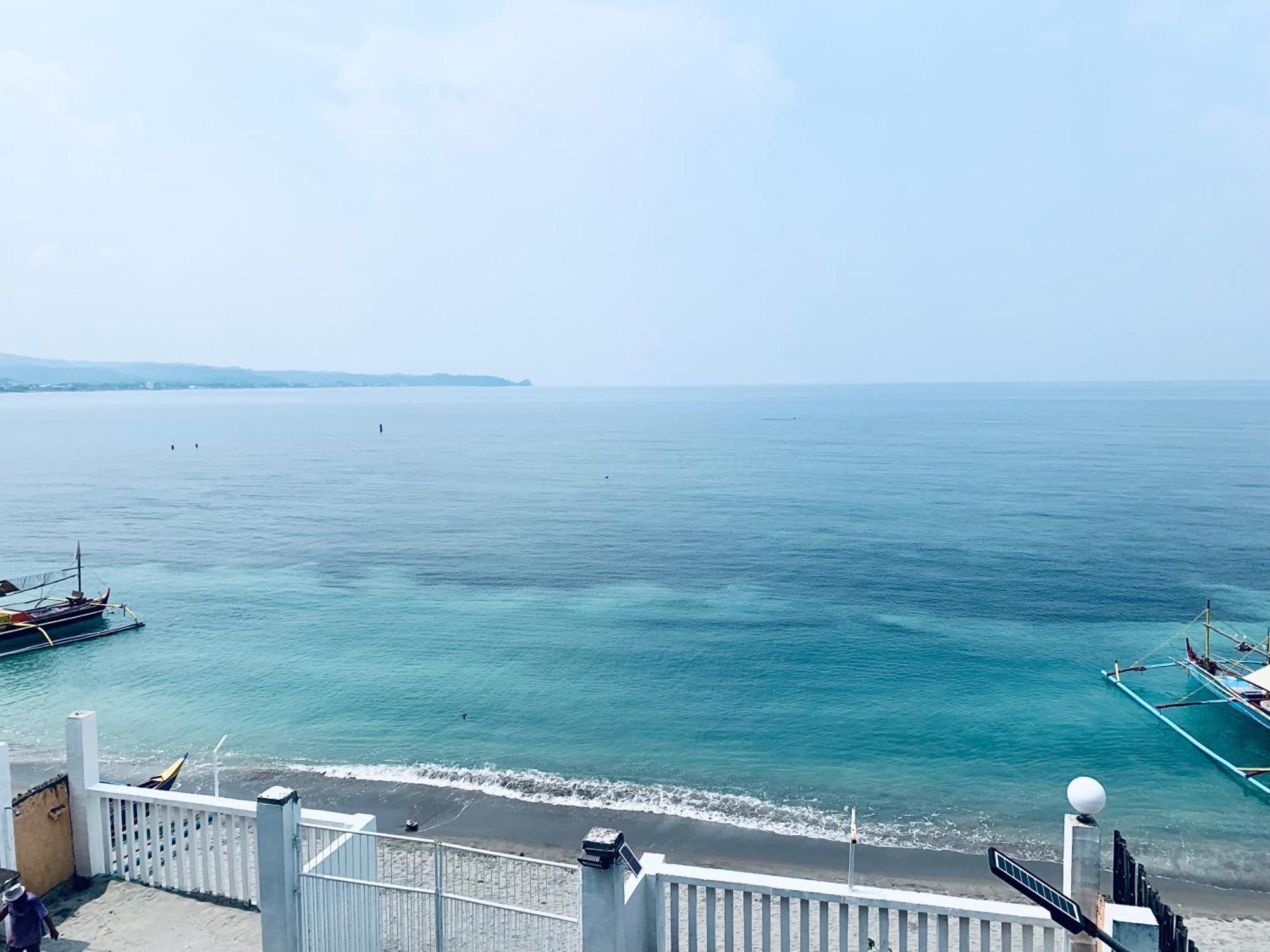 Hana Natsu Resorts Beach & Hotel Morong  Exterior photo